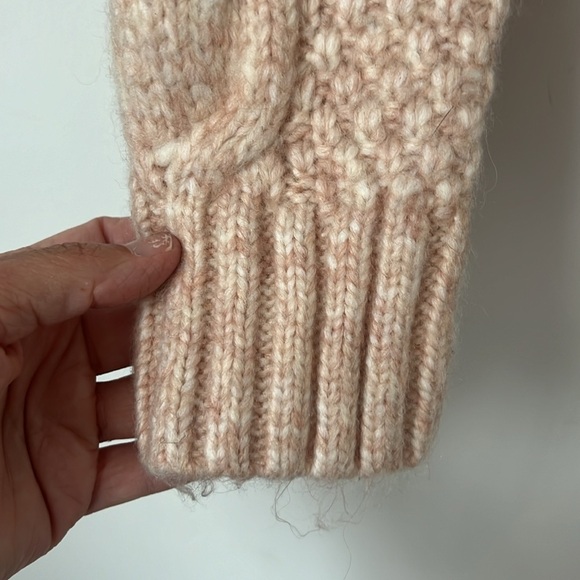 American Eagle wool blend cable knit light pink cream sweater size small ♦️ - Picture 3 of 6